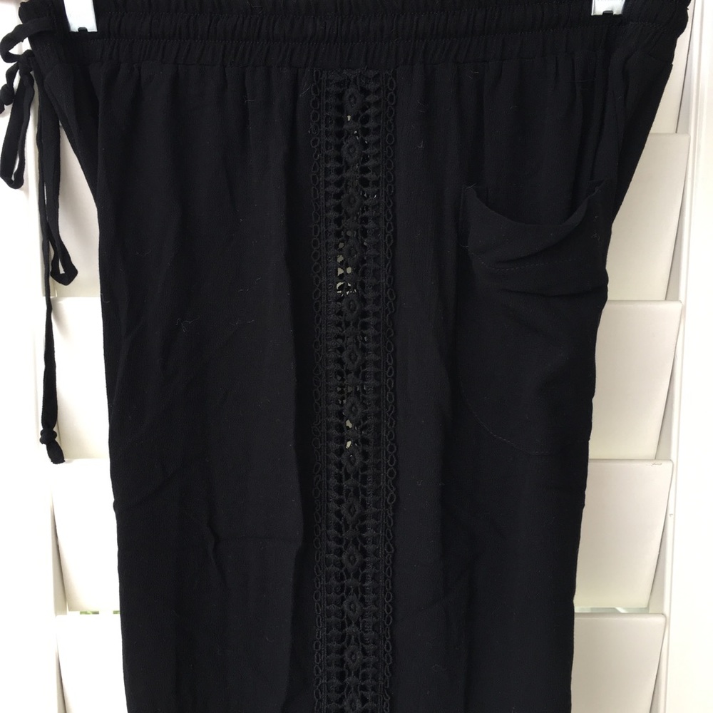 ⭐️ Black rayon cutout side seam pants